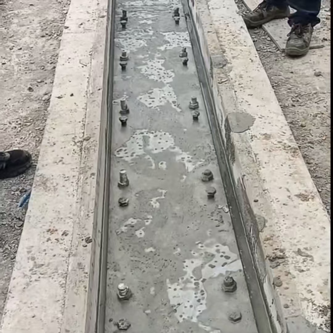 新乡港口码头起重机龙门吊重型机械设备稳固用早强快凝轨道胶泥